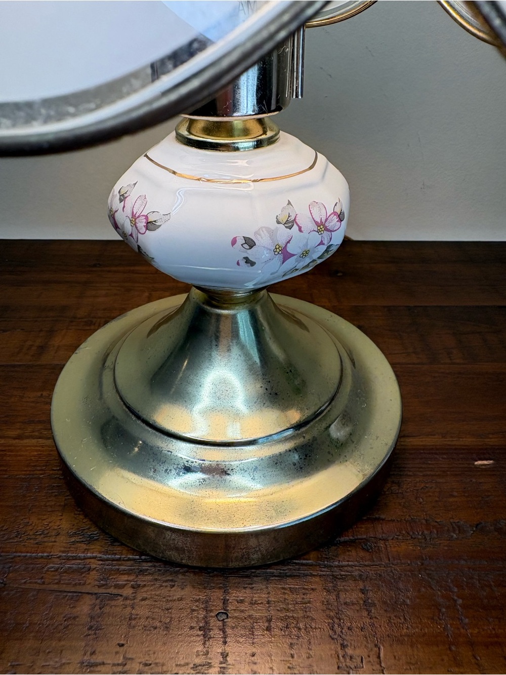 Vintage 3- Way Touch Accent Lamp - Picture 3 of 10